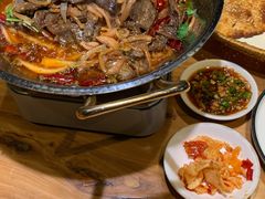 -帅巴人舅母子腊蹄民俗村
