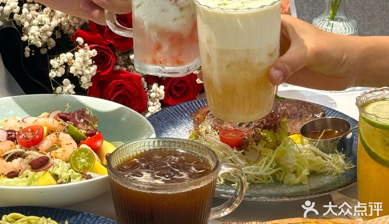 高温烤制，真正做到外焦里嫩，锁住肉里鲜嫩肉汁