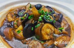 Stewed Pig Tail with Mushrooms
