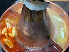 -果松木炭酸菜铜火锅·外婆参鸡汤