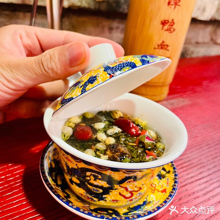 火爆朋友圈的川式火锅——谭鸭血老火锅