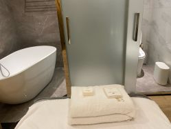 -香港倾城国际·美容美体中心