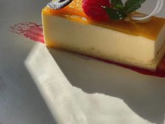 白巧克力百香果慕斯-弦月窗LUNETTE BY AMANDA(复兴路店)