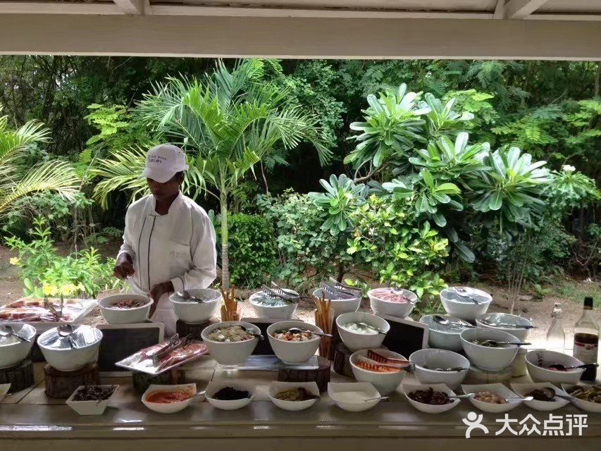 烤大虾,烤鸡,还可品种当地小菜!