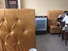 卡座-壹阁胡羊焖饼(特色小吃街店)