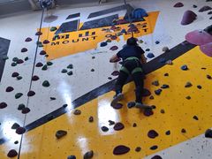 -问山MountQuest攀岩馆