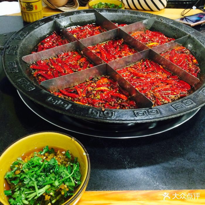 牛火锅正宗重庆老火锅九宫格锅底图片 - 第1张