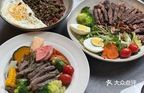Signature Steak Salad