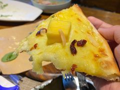 芒果榴莲芝士披萨-喜洲吧·江畔老船厂·庭院餐厅(喜临院店)