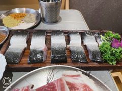 -围炉肉舍•炭烤活鳗•丹东海鲜烤肉(步行街店)