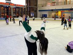 -冰纷万象滑冰场(赣州华润万象城店)