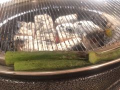 -围炉肉舍•炭烤活鳗•丹东海鲜烤肉(步行街店)