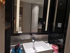 -宜霖诚际酒店(广州白云站江南市场店)