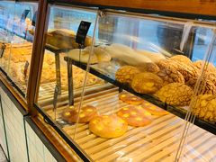 面包甜点陈列柜-Dough&Joe团憩(瑞虹天地月亮湾店)