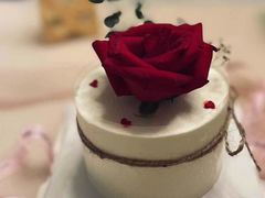 红玫瑰焰火生日蛋糕-艾加柒克蛋糕茶歇甜品台(春熙路店)