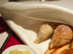 -弦月窗LUNETTE BY AMANDA(复兴路店)