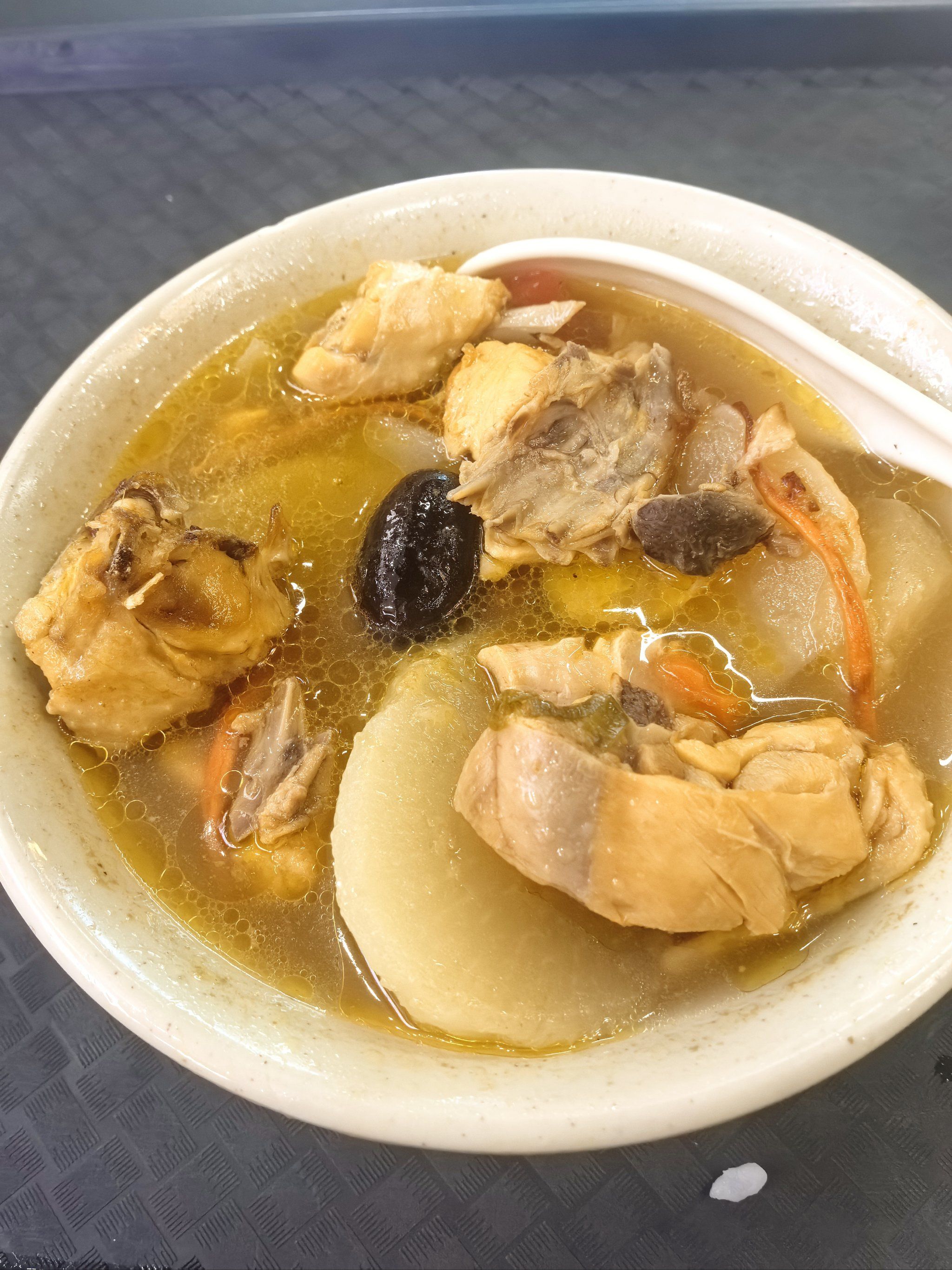 南传6元一碗的虫草鸡汤!