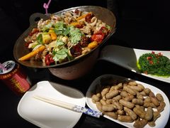 泥炉碳锅牛蛙-西街夜油条·麻团包乌饭