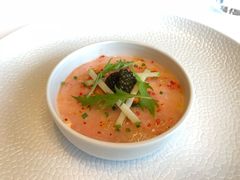 小龙虾肉酱配海胆泡沫佐鱼子酱-Amber(置地文华东方酒店)