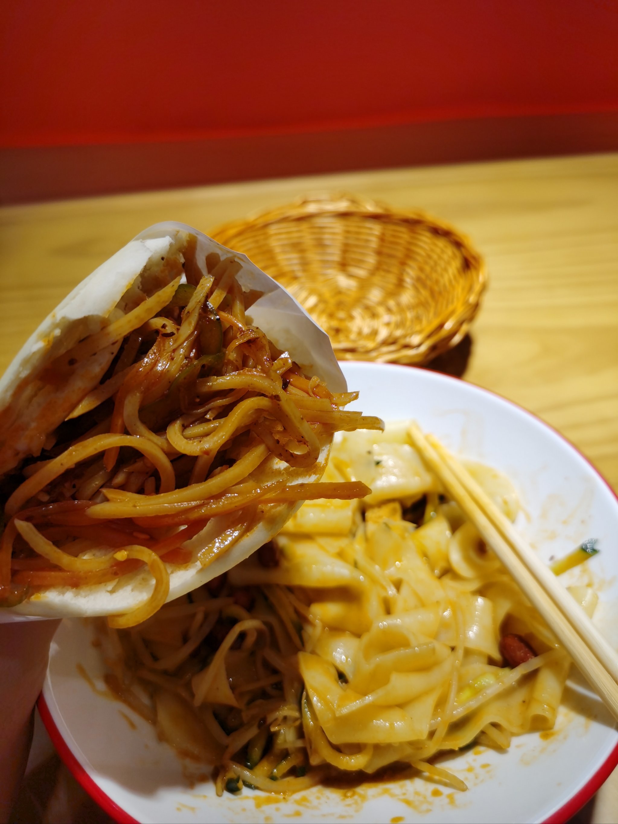 土豆丝夹馍,强烈推荐!香的很香的很