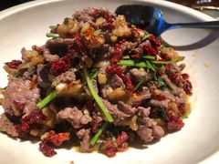 小炒黄牛肉油渣-食言餐吧·本味湘菜馆(万豪城市广场店)