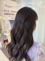 -虫二·专注健康烫染沙龙