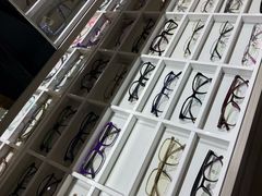 -MiRi眼镜连锁·蔡司·尼康控优点合作店(莘庄店)