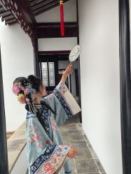 -一揽芳华汉服旗袍体验馆(拙政园店)