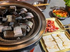 -围炉肉舍•炭烤活鳗•丹东海鲜烤肉(步行街店)