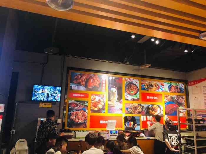 咪咕咪咕麻辣香锅(赛格国际旗舰店)-"菜量大,建议两人六到八个菜,人均