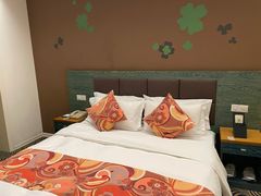 -泸州泸舍酒店(江阳区水井沟步行街店)