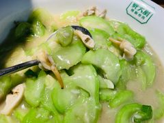 鲜丝瓜焖蛏子肉-费大厨辣椒炒肉(万家丽一店)