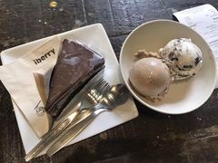 巧克力蛋糕-莓园冰淇淋店