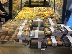 面包甜点陈列柜-御蝶坊生日蛋糕KNAC(新村店)