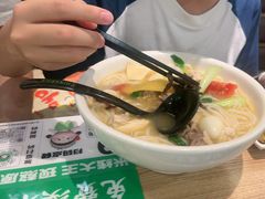 -蒙自源米线大王(东站店)