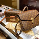 哈哈哈哈买到lv的邮差了