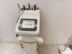 -LESSMORE科技头皮理容中心