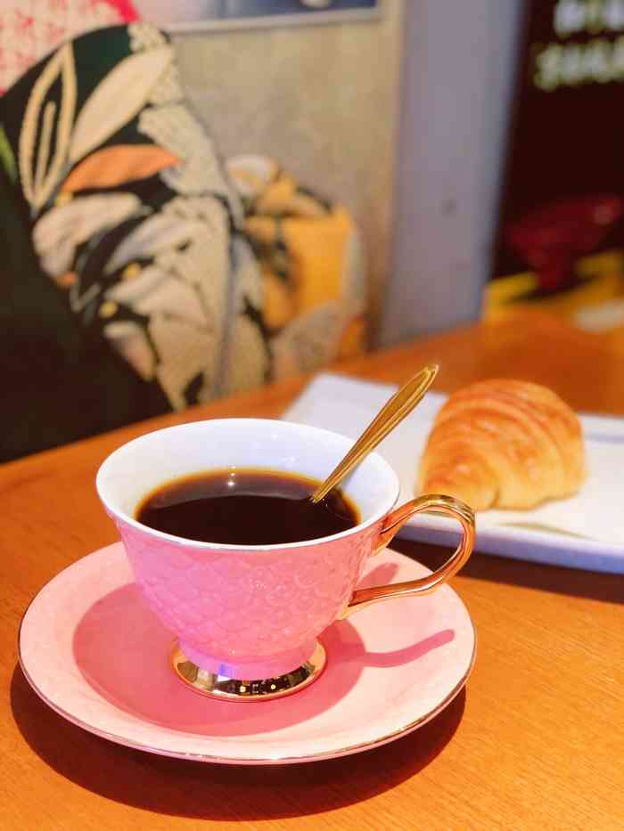 milk coffee(湖滨路店)-"安静的空间.听到的就是嘟嘟嘟嘟 车子.