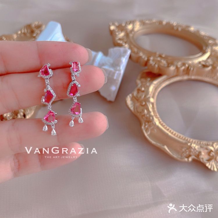 你是我粉色白日梦里撒满星星的森林[糖果]