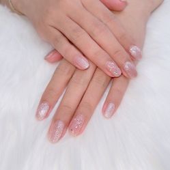 -七彩虹美甲美睫 半永久