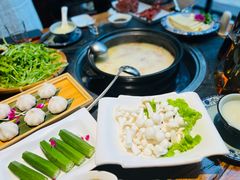 -大匠工房古船木艺术餐厅·猪肚鸡专门店(长白仙岛店)