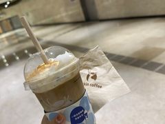 -瑞幸咖啡(岳家嘴地铁站店)