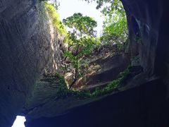 -伍山石窟