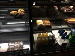 面包甜点陈列柜-星巴克(蒲汇塘路店)