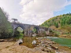 -高荡千年布依古寨旅游景区