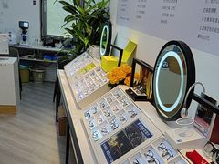 -天空之镜眼镜店蔡司依视路配镜授权零售店(望京颐堤港店)