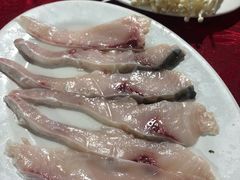 脆肉鲩-花苑美食横琴生蚝火锅(拱北粤华路店)