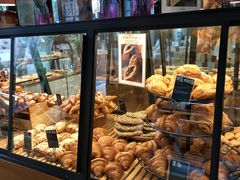 面包甜点陈列柜-Dough&Joe团憩(瑞虹天地月亮湾店)