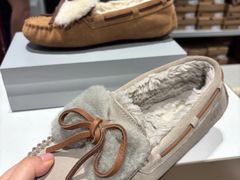 -UGG(燕莎奥特莱斯购物中心店)