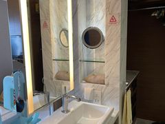 -上海滴水湖皇冠假日酒店